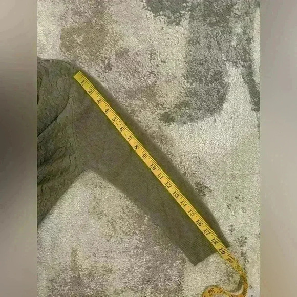 Women’s Forever 21 Button Down Cardigan - Picture 7 of 7